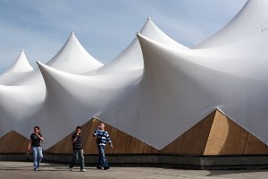 Эластичные тентовые ткани 2 300х200.jpg Эластичные тентовые ткани 2 300х200.jpg